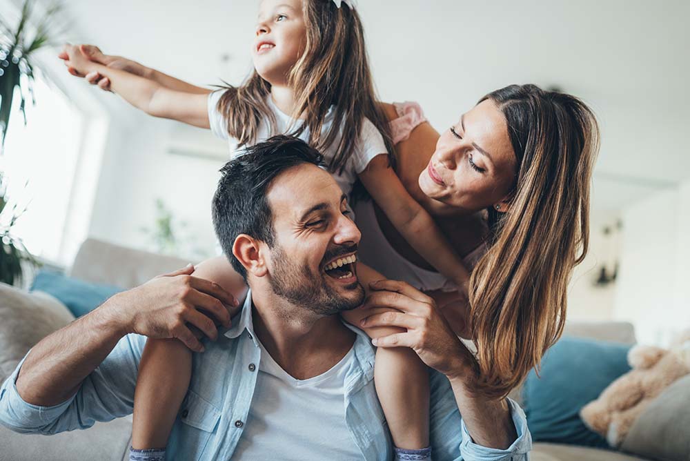 photo représentant une famille heureuse